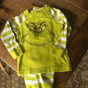 Hanna Grinch pajamas size 90 or 3t